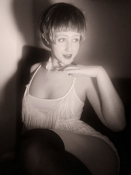 fans asiatiques potelés uniquement haut nu image