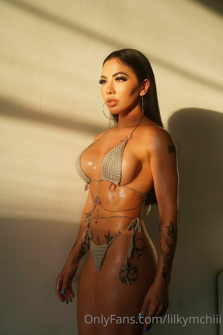 pom-pom girl asiatique onlyfans art sympa des photos