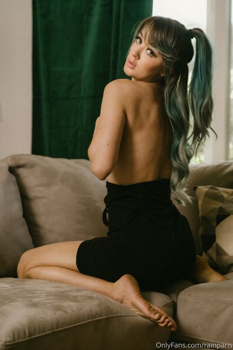 Rain Paris modèle érotique archive