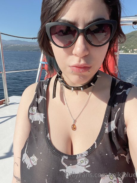 trio à gros seins onlyfans pornographique adulte image