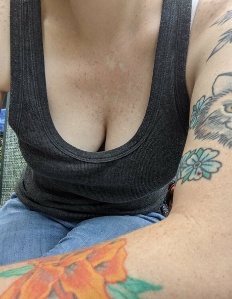 melodyaugust joli modèle image