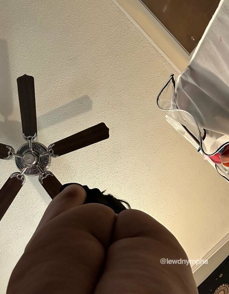 Lewdnympha modèle parfait photo