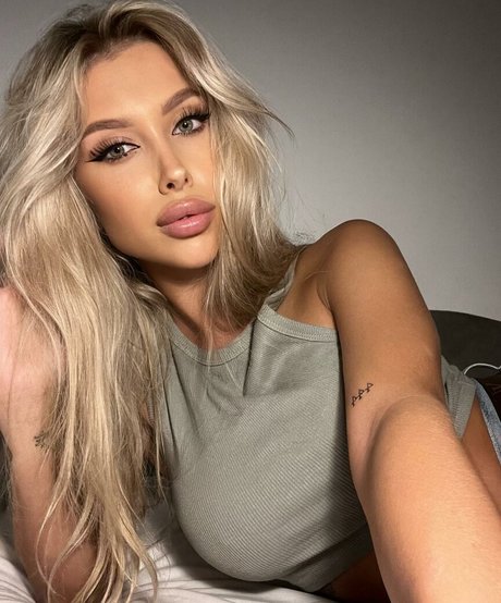 _sandrabieniek star érotique image