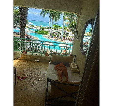 Olivia Hailey haut modèle images