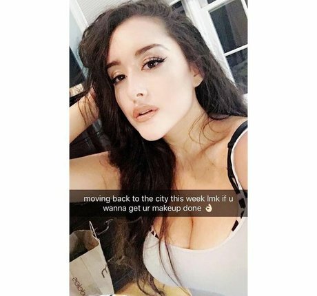 Olivia Hailey star du porno nue photos