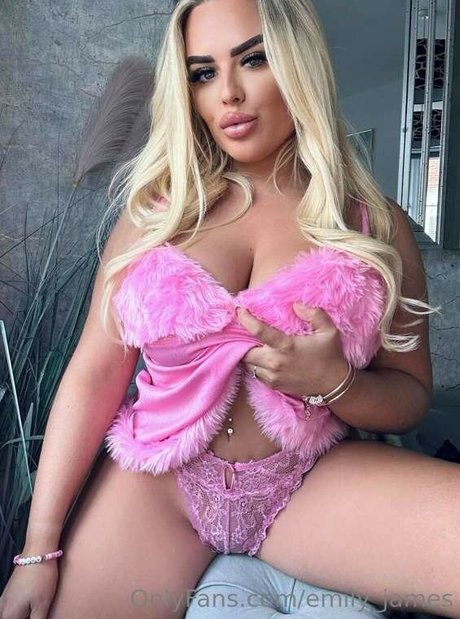 Emily jones actrice chaude galerie