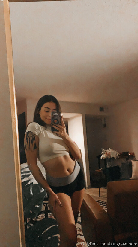 hungry4moore actrice artistique photos