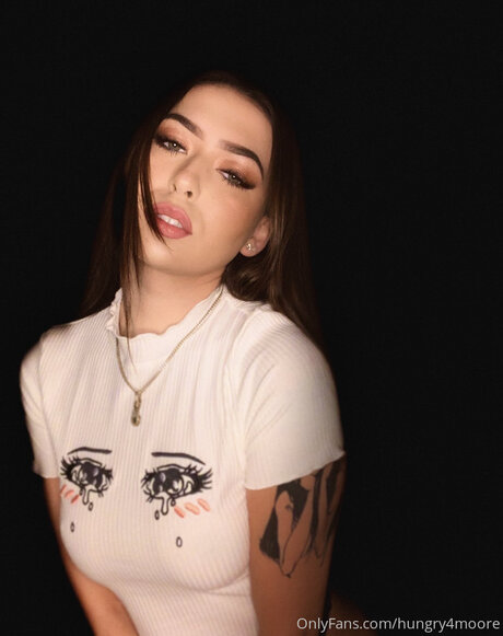 hungry4moore modèle nu photos