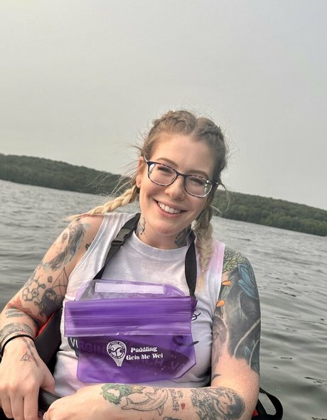 Sarah Karuna Satori actrice de nus des photos