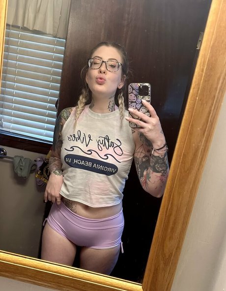 Sarah Karuna Satori actrice sexy image