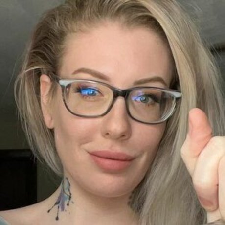 Sarah Karuna Satori actrice parfaite galeries