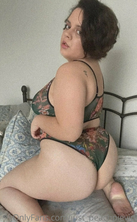 just peachpievip star érotique photo