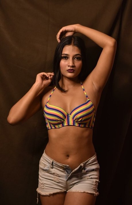 Tanyasinha Lovers actrice exclusive image