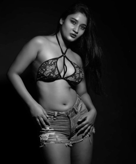 Tanyasinha Lovers étoile nue img