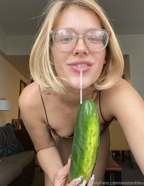 anistonbleu actrice nue galeries