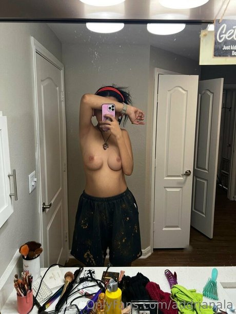 addrianala modèle chaud img