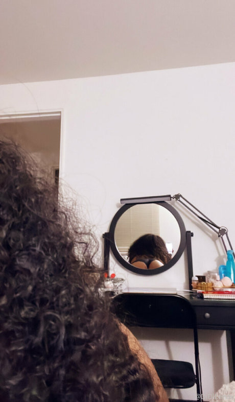 didilenox modèle nu photo