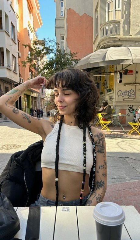 Ciciguner star du porno érotique images