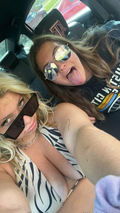 lilyhazex modèle de sexe archive