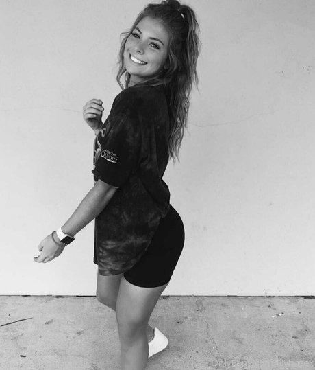 lilyhazex actrice chaude galerie