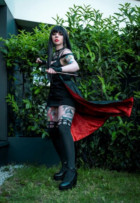 queen nevia jolie actrice des photos