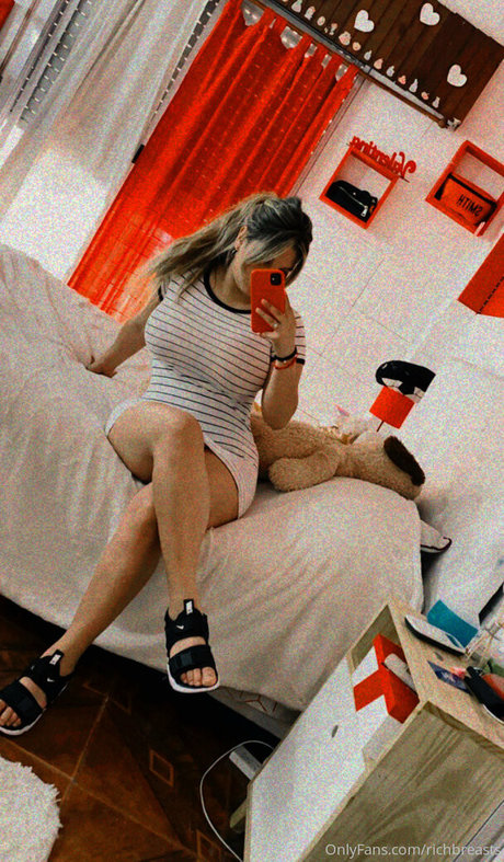 richbreasts art modèle img