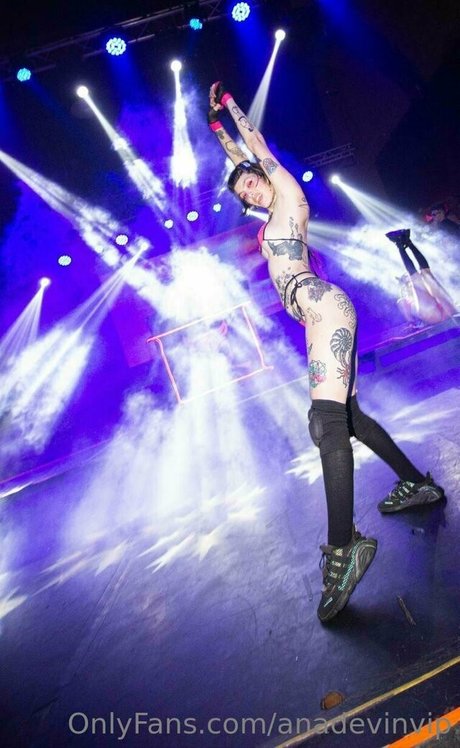 anadevinvip étoile exclusive images