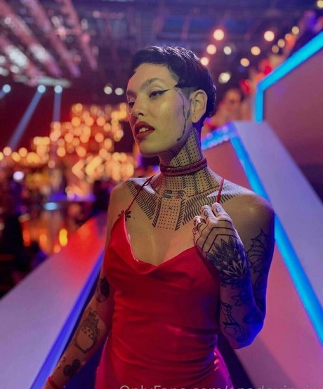 anadevinvip actrice parfaite image