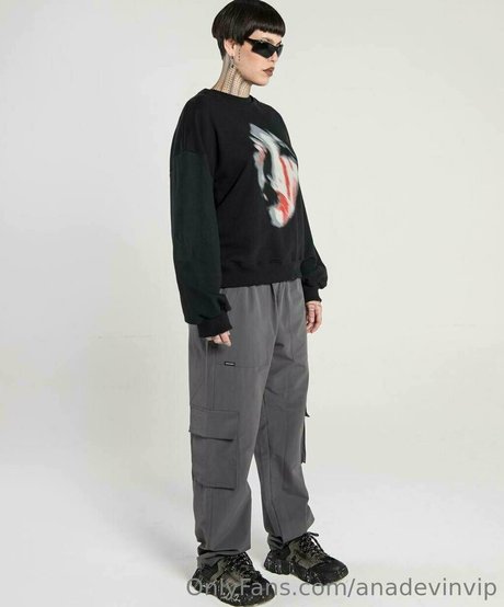 anadevinvip étoile nue galeries