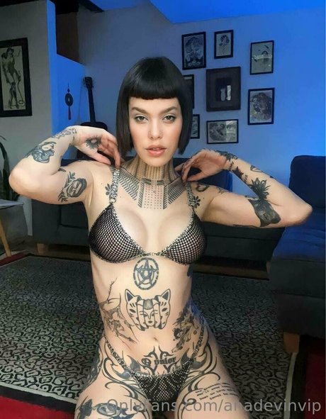 anadevinvip jolie star du porno img