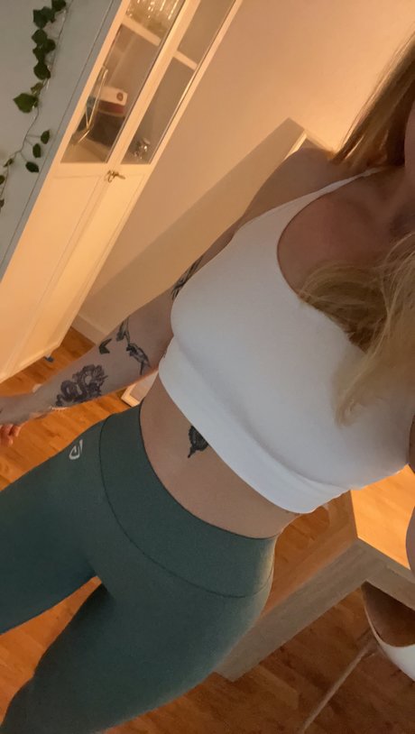 Gym Babe modèle nu des photos