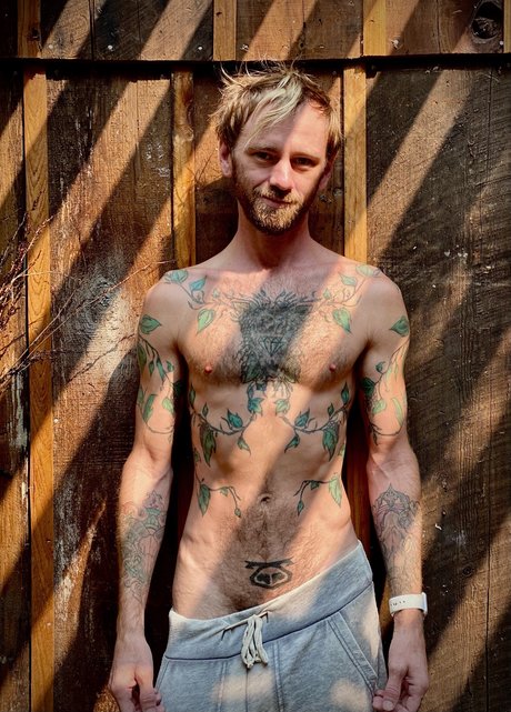 Lucky Ace star érotique photos