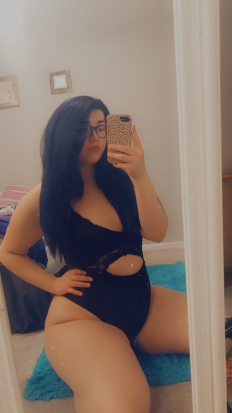 Nikki Baby modèle érotique collection