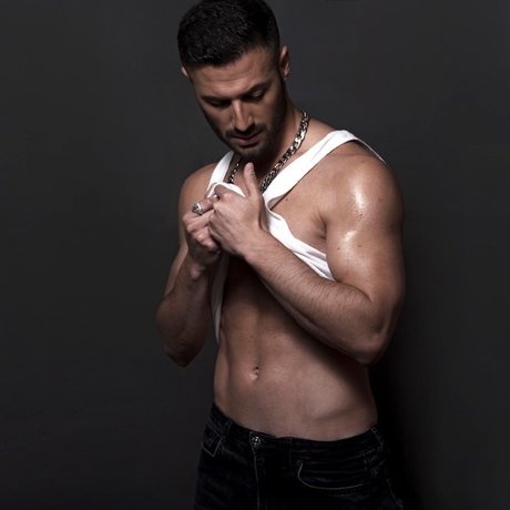 SensilloConS actrice érotique image