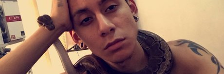 filles emo onlyfans haut érotique image