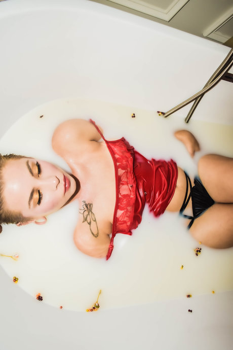 Ms Mae_ actrice pornographique image