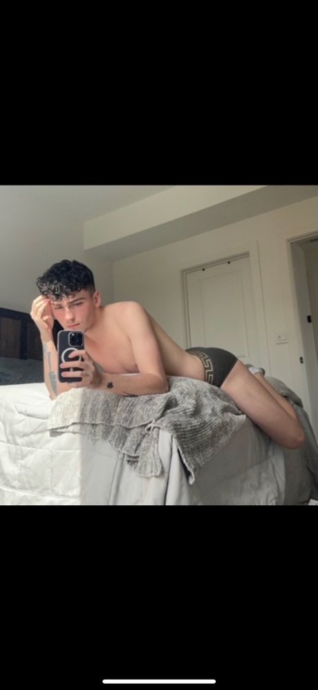 Myott_ étoile nue image