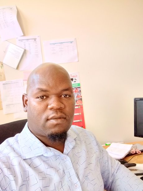 visage blond uniquementfans top sympa photos