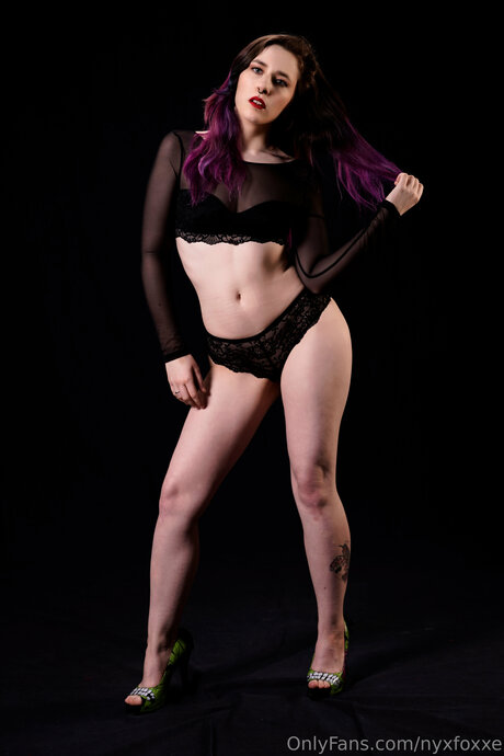 Nyx Foxxe art de star du porno galerie