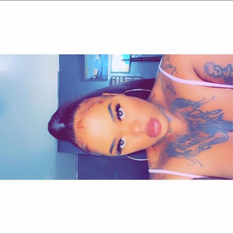 Tattoobarbie star du porno adulte des photos