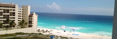 CHARSS actrice érotique photos