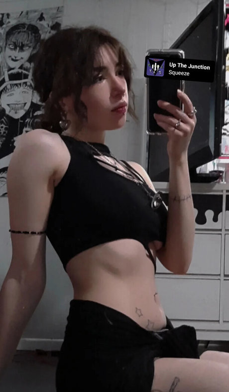 Floda ASMR modèle érotique des photos