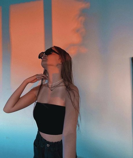 girlnoshoes étoile nue img