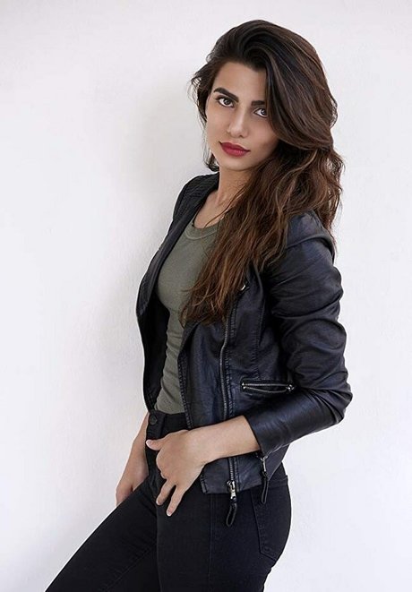 Claudia Doumit star du porno parfaite image