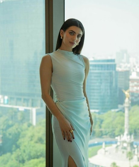 Claudia Doumit modèle porno img