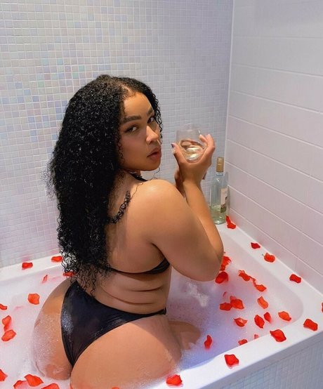 amielatisha star exclusive image