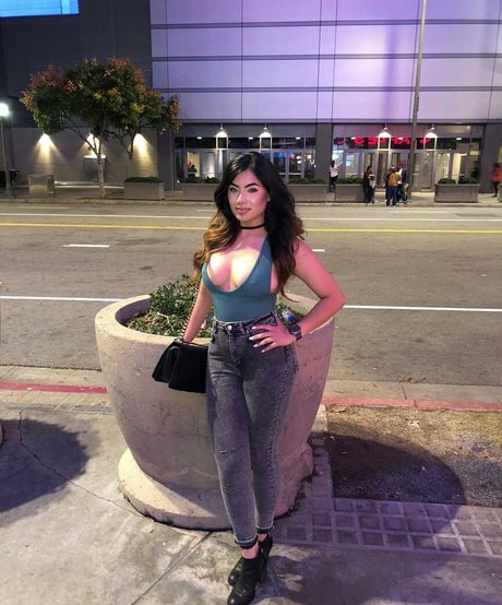 fille courbée dà côté onlyfans xxx de haute qualité img