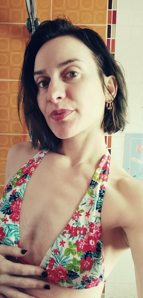 missfloraberlinfree étoile érotique image