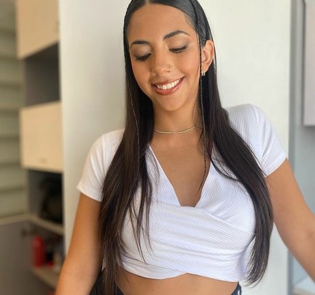 Valentina Kavata actrice exclusive image