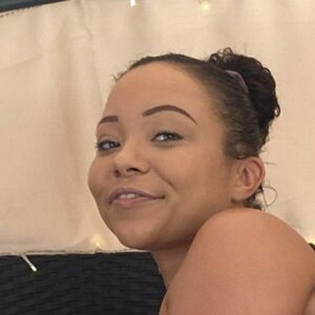 Adriana Maya mannequin photos